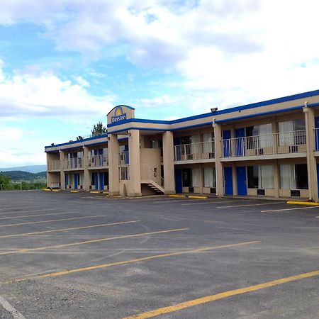 Days Inn By Wyndham Стантън Екстериор снимка